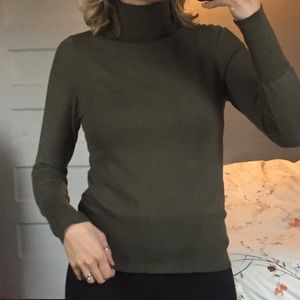 Banana Republic olive green turtleneck